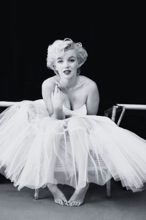 Marilyn Monroe Gold Dress Poster - Framed Canvas Art Marilyn Monroe Gold Dress Poster - Framed Canvas Art